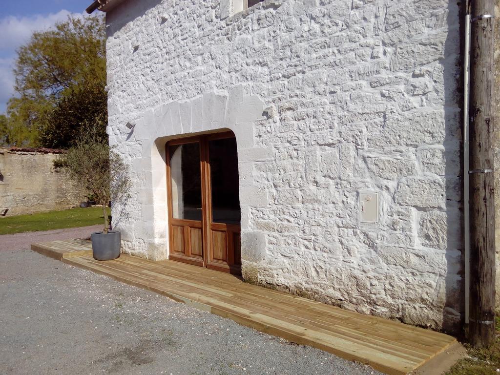 Le Gite Des 3 Saules Saint-Savinien Kültér fotó